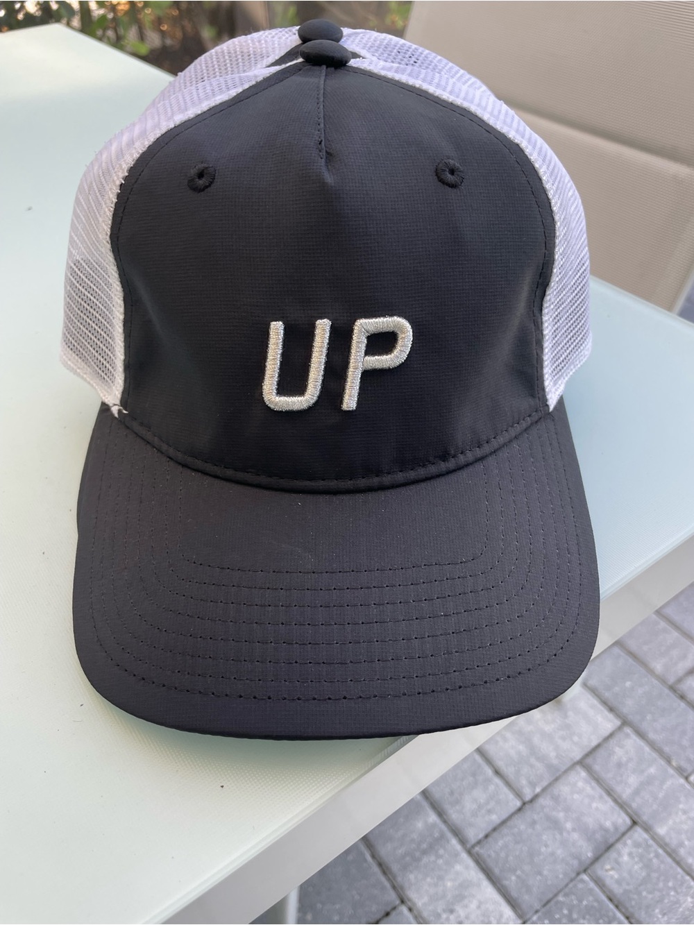 Men’s Embroidered Mesh-Back Cap - Black & White
